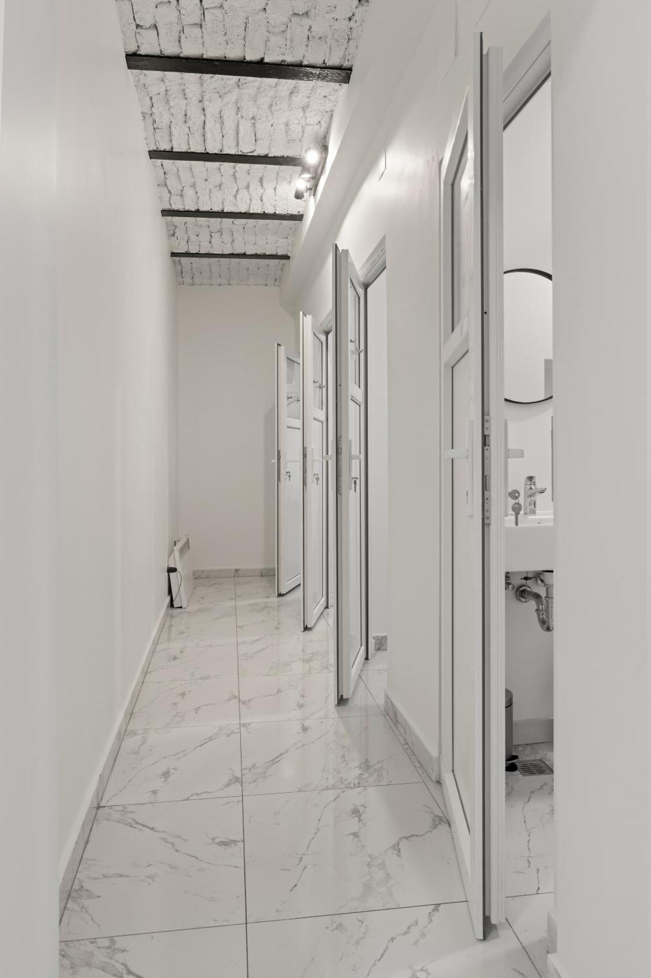 Nest Boutique Hostel Бухарест Экстерьер фото